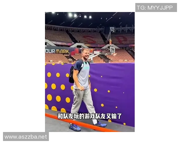 东契奇分球 芬尼·史密斯三分飙进