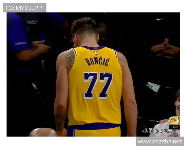 詹皇东契奇争权细节曝光：底角三分战术+布朗尼轮换引发百万球迷论战