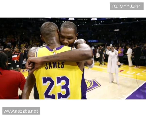 圣诞大战湖人惨败，杜兰特赛后寻詹皇拥抱未果，老詹终场即刻离场，温情时刻落空