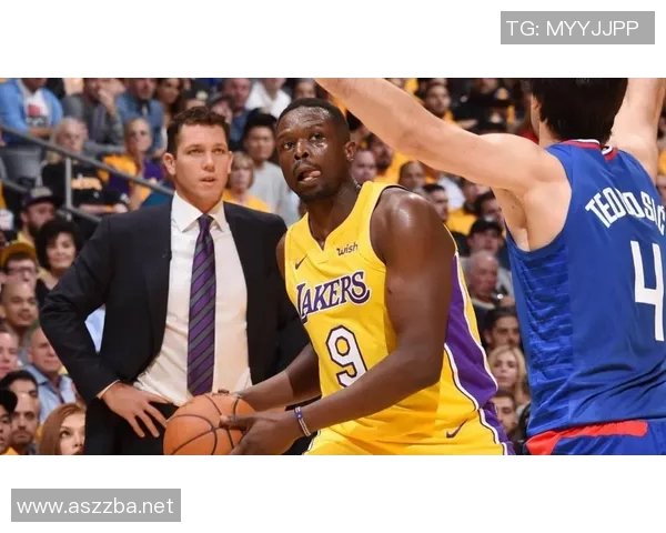 劳伦斯·弗兰克任内主导了哪些核心球员的签约和续约，为何评价两极分化？