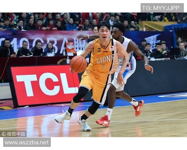 CBA杯决赛半场：刘铮16分&白边12+8，上海61-32领先山西